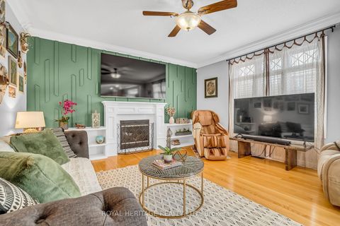 Photo 15 at 846 Hanmore Court, Pinecrest, Oshawa