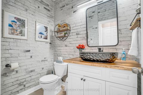 Photo 19 at 846 Hanmore Court, Pinecrest, Oshawa