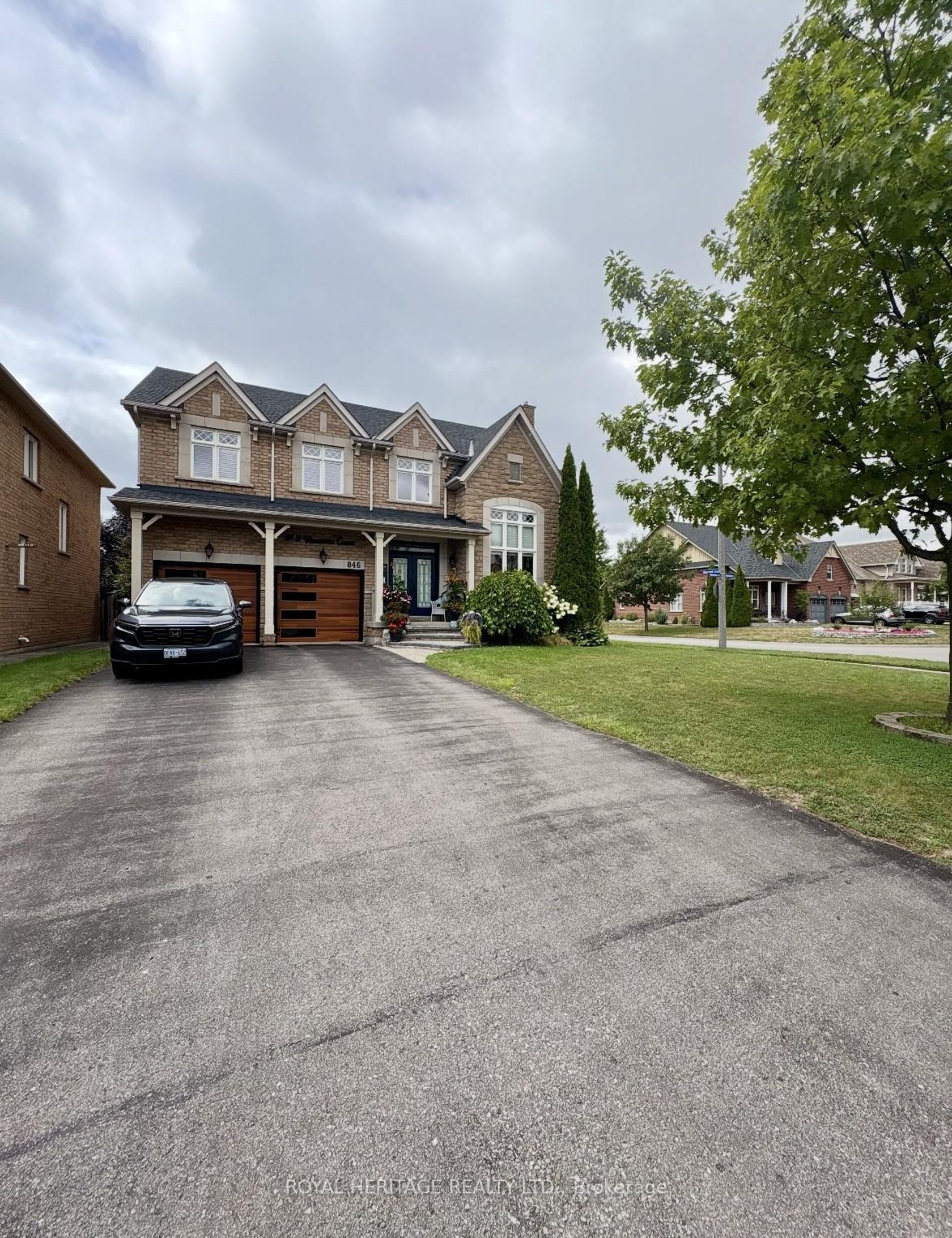 846 Hanmore Court, Pinecrest, Oshawa photo number 2