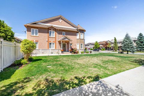 Photo 1 at 2 Michelle Drive, East Woodbridge, Vaughan
