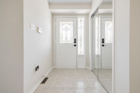 Photo 3 at 2 Michelle Drive, East Woodbridge, Vaughan