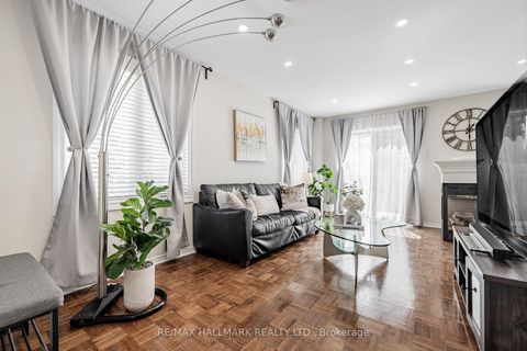 Photo 4 at 2 Michelle Drive, East Woodbridge, Vaughan