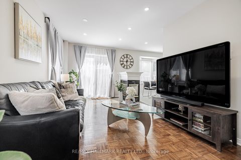 Photo 5 at 2 Michelle Drive, East Woodbridge, Vaughan