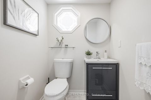 Photo 14 at 2 Michelle Drive, East Woodbridge, Vaughan