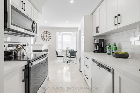 Photo 18 at 2 Michelle Drive, East Woodbridge, Vaughan