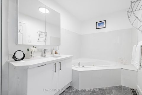 Photo 28 at 2 Michelle Drive, East Woodbridge, Vaughan
