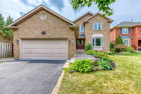 Photo 1 at 1237 Woodview Drive, GA Glen Abbey, Oakville