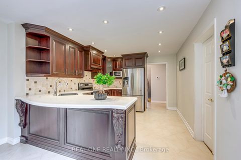Photo 11 at 1237 Woodview Drive, GA Glen Abbey, Oakville