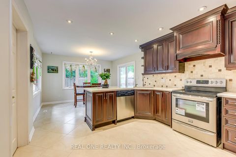 Photo 13 at 1237 Woodview Drive, GA Glen Abbey, Oakville