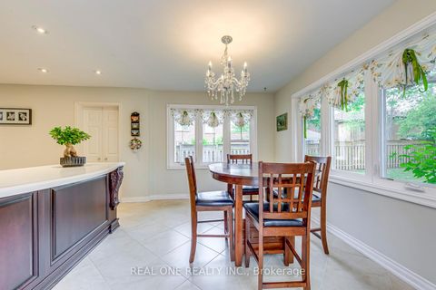 Photo 15 at 1237 Woodview Drive, GA Glen Abbey, Oakville