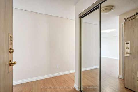 Photo 5 at 417 - 30 Harding Boulevard W, North Richvale, Richmond Hill