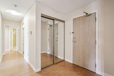 Photo 6 at 417 - 30 Harding Boulevard W, North Richvale, Richmond Hill