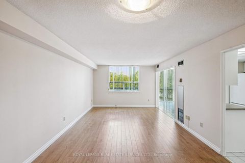Photo 8 at 417 - 30 Harding Boulevard W, North Richvale, Richmond Hill