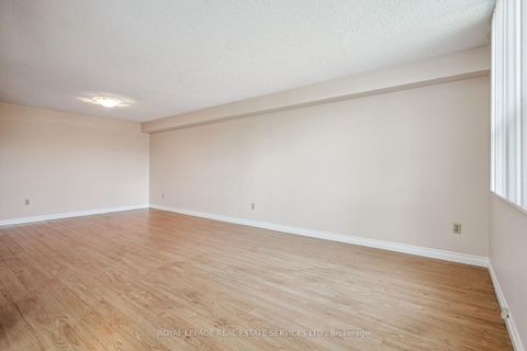 Photo 9 at 417 - 30 Harding Boulevard W, North Richvale, Richmond Hill