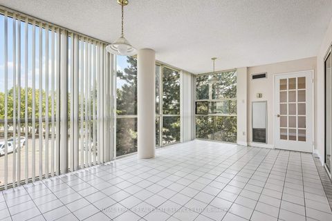 Photo 11 at 417 - 30 Harding Boulevard W, North Richvale, Richmond Hill