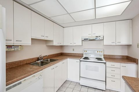 Photo 14 at 417 - 30 Harding Boulevard W, North Richvale, Richmond Hill