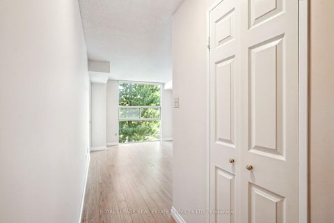 Photo 16 at 417 - 30 Harding Boulevard W, North Richvale, Richmond Hill