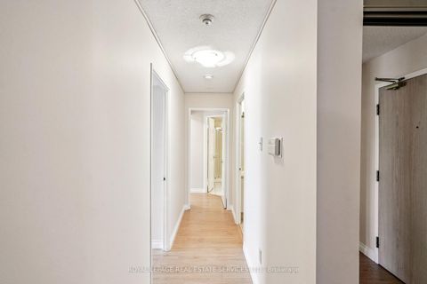 Photo 21 at 417 - 30 Harding Boulevard W, North Richvale, Richmond Hill