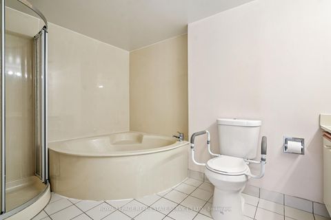 Photo 22 at 417 - 30 Harding Boulevard W, North Richvale, Richmond Hill