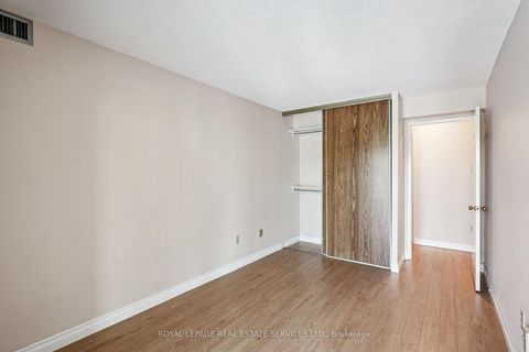 Photo 25 at 417 - 30 Harding Boulevard W, North Richvale, Richmond Hill
