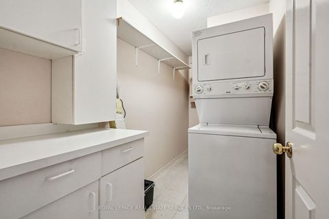 Photo 28 at 417 - 30 Harding Boulevard W, North Richvale, Richmond Hill