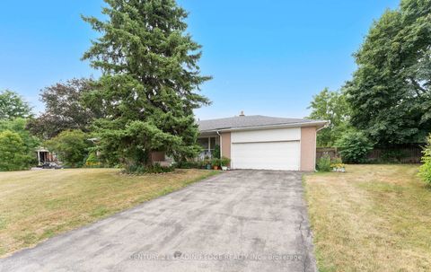 Photo 2 at 24 Burbank Drive, Bayview Village, Toronto
