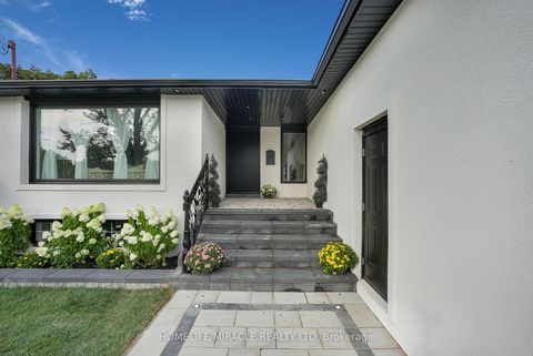 Photo 2 at 125 Elmcrest Road, West Deane, Toronto