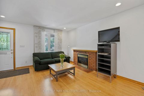 Photo 6 at 23 Edith Drive, Eglinton, Toronto