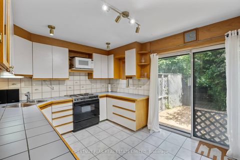 Photo 14 at 23 Edith Drive, Eglinton, Toronto