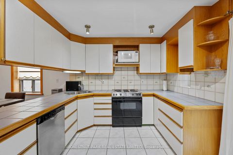Photo 15 at 23 Edith Drive, Eglinton, Toronto