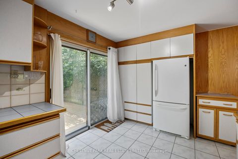 Photo 17 at 23 Edith Drive, Eglinton, Toronto