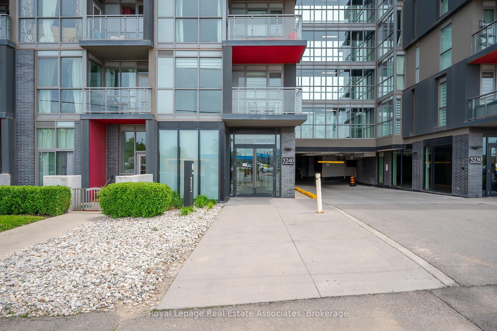 B412 - 5240 Dundas Street, Orchard, Burlington 