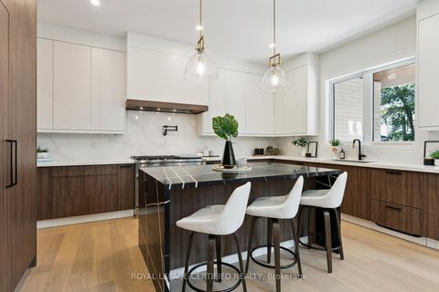 Photo 15 at 2082 Bridge Road, WO West, Oakville