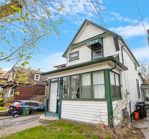 Photo 4 at 43 King Edward Avenue, Lumsden, Toronto