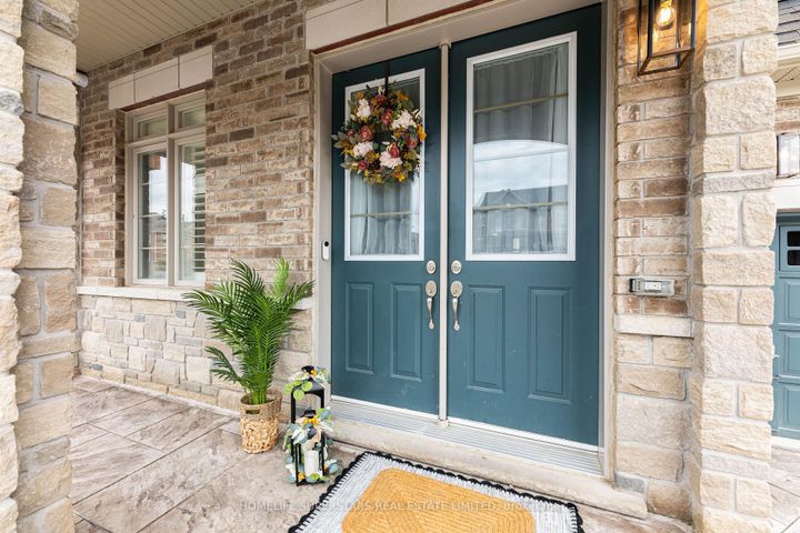 Photo 4 at 211 Granite ridge Trail, Waterdown, Hamilton