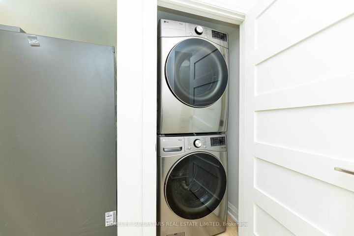 Photo 38 at 211 Granite ridge Trail, Waterdown, Hamilton