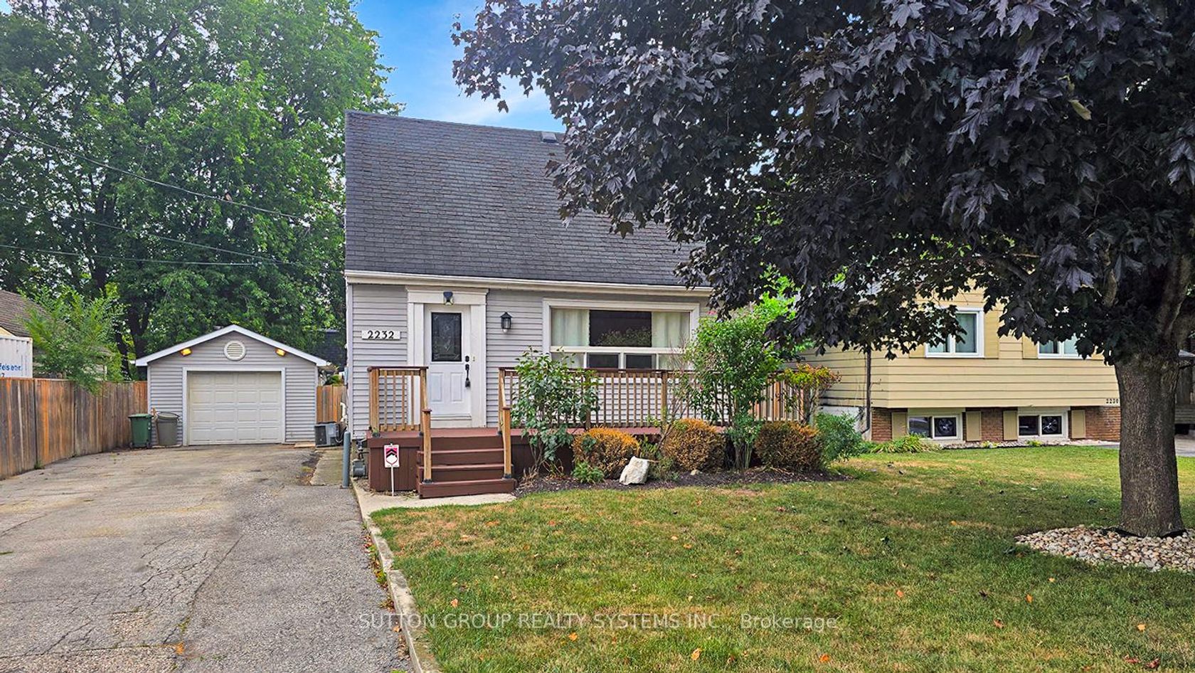 2232 Queensway Drive, Freeman, Burlington 