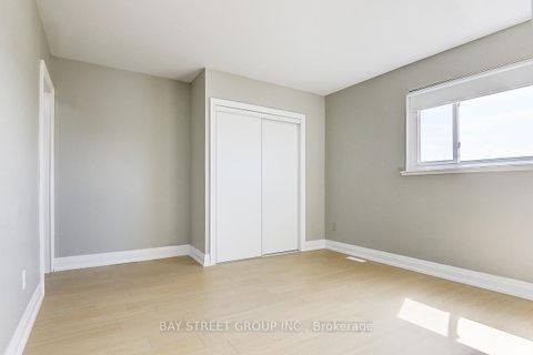 Photo 13 at 17 Newdawn Crescent, Agincourt North, Toronto