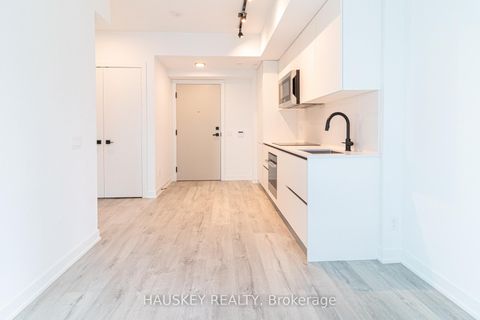 Photo 3 at 3004 - 327 King Street W, Waterfront Communities C1, Toronto