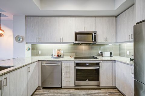Photo 4 at 318 - 9618 Yonge Street, North Richvale, Richmond Hill