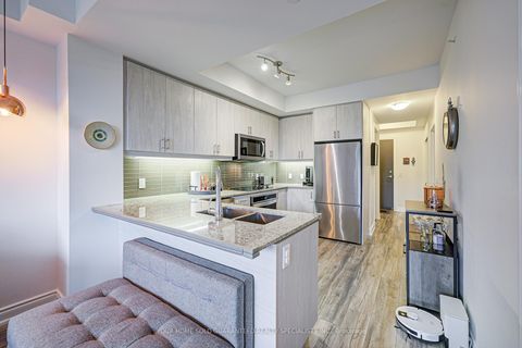 Photo 5 at 318 - 9618 Yonge Street, North Richvale, Richmond Hill