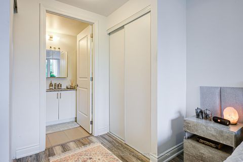 Photo 14 at 318 - 9618 Yonge Street, North Richvale, Richmond Hill