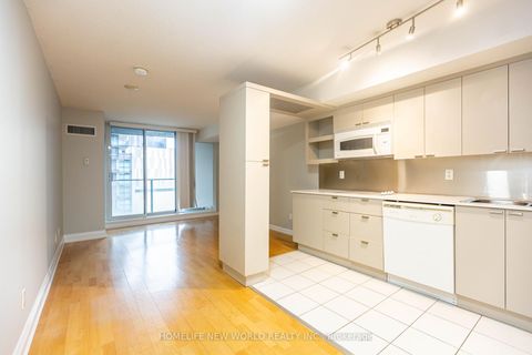 Photo 3 at 951 - 111 Elizabeth Street, Bay Street Corridor, Toronto