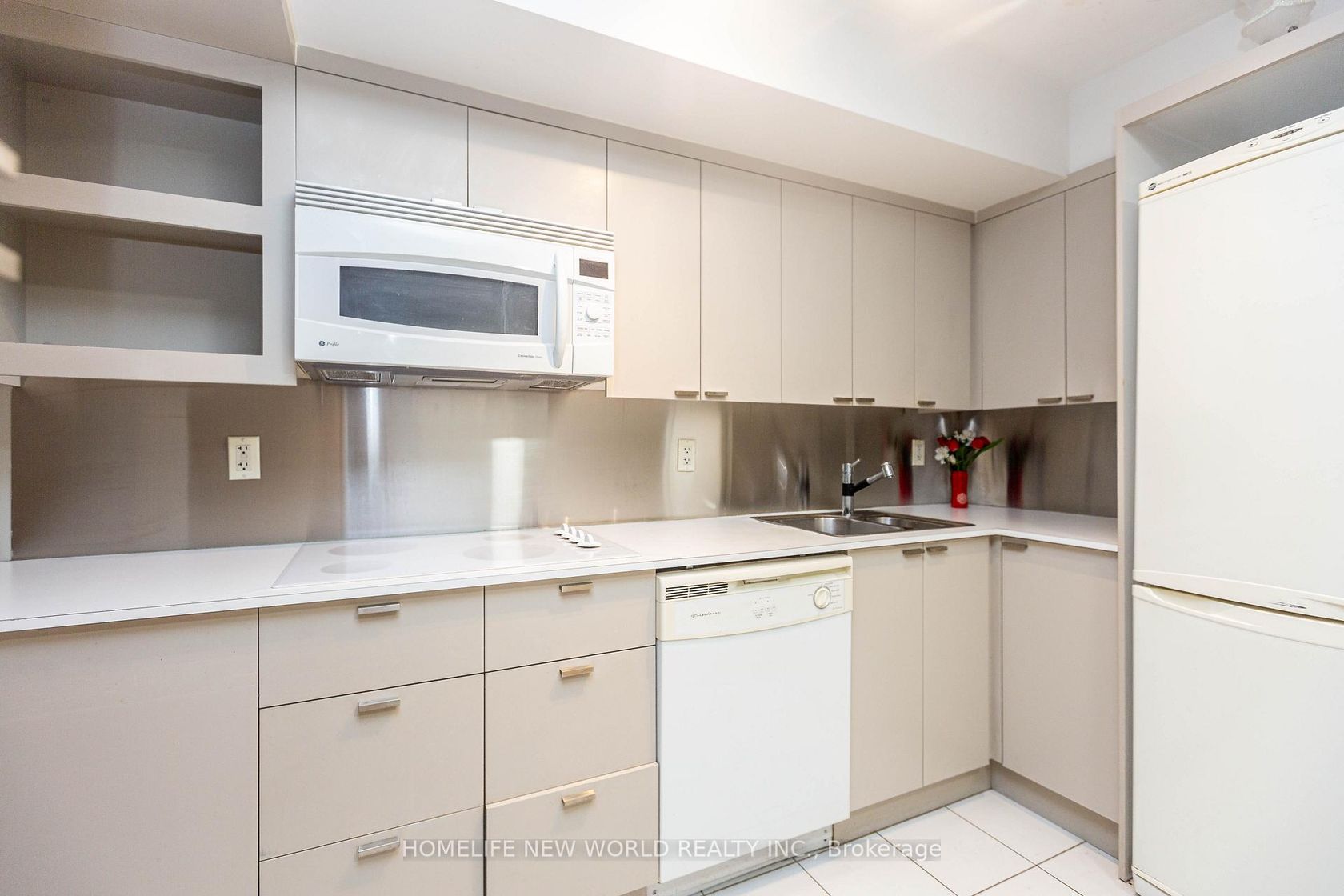 951 - 111 Elizabeth Street, Bay Street Corridor, Toronto by Loree Meneguzzi Real Estate 951 - 111 Elizabeth Street, Bay Street Corridor, Toronto
