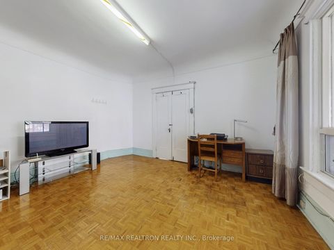 Photo 3 at 54 Grace Street, Bellwoods, Toronto