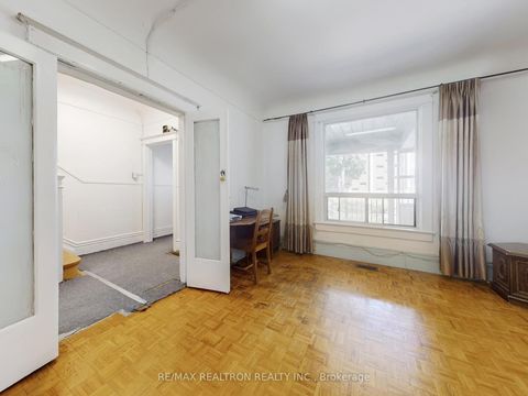 Photo 5 at 54 Grace Street, Bellwoods, Toronto
