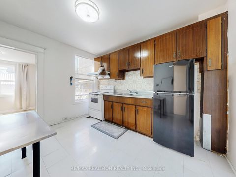 Photo 7 at 54 Grace Street, Bellwoods, Toronto