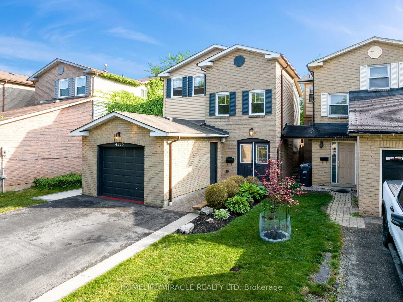 4216 Sunflower Drive, Erin Mills, Mississauga by Loree Meneguzzi Real Estate 4216 Sunflower Drive, Erin Mills, Mississauga