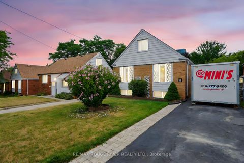 Photo 2 at 51 Elfreda Boulevard, Birchmount, Toronto