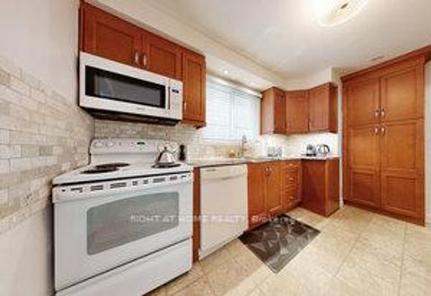 Photo 12 at 66 CLIVEDEN Avenue, Queensway, Toronto